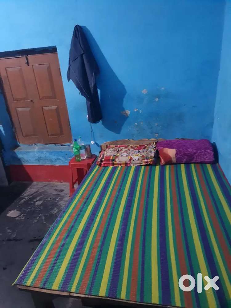 Only male bachelor students or job personnel roommate required