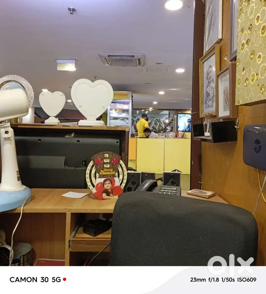 Studio  photographer experienced or freshers allso ok