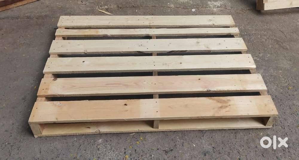 Wooden bed pallets