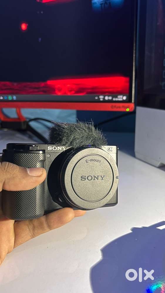 Sony zv e10 whit sigma 30 mm 1.4  2 year warrnty left