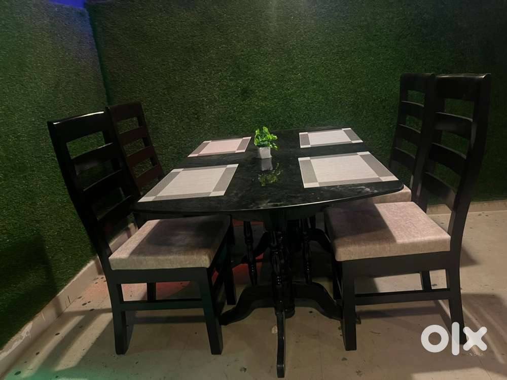 Dining table set ( glass + 4 chairs ) for restaurants / house