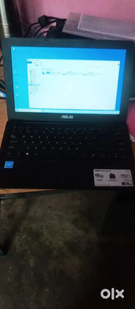 ASUS laptop 297×193 mm up to 8 hours battery life type c