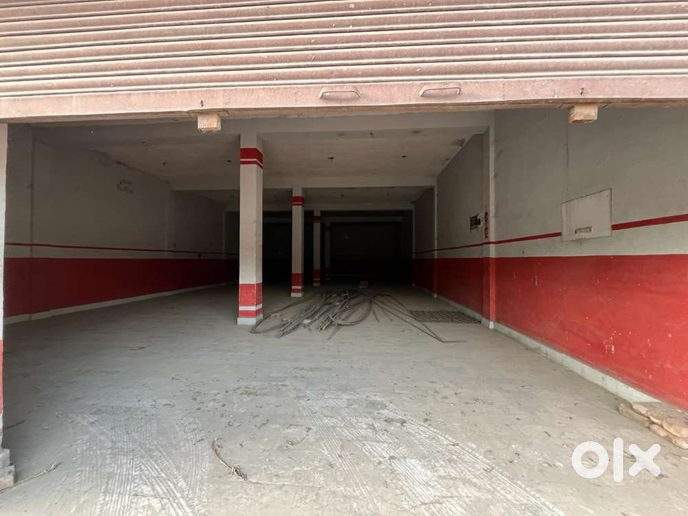 Showroom+godowns+halls