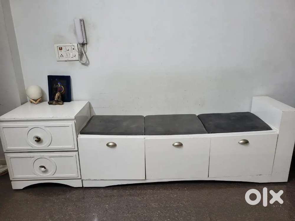 Settee with side table