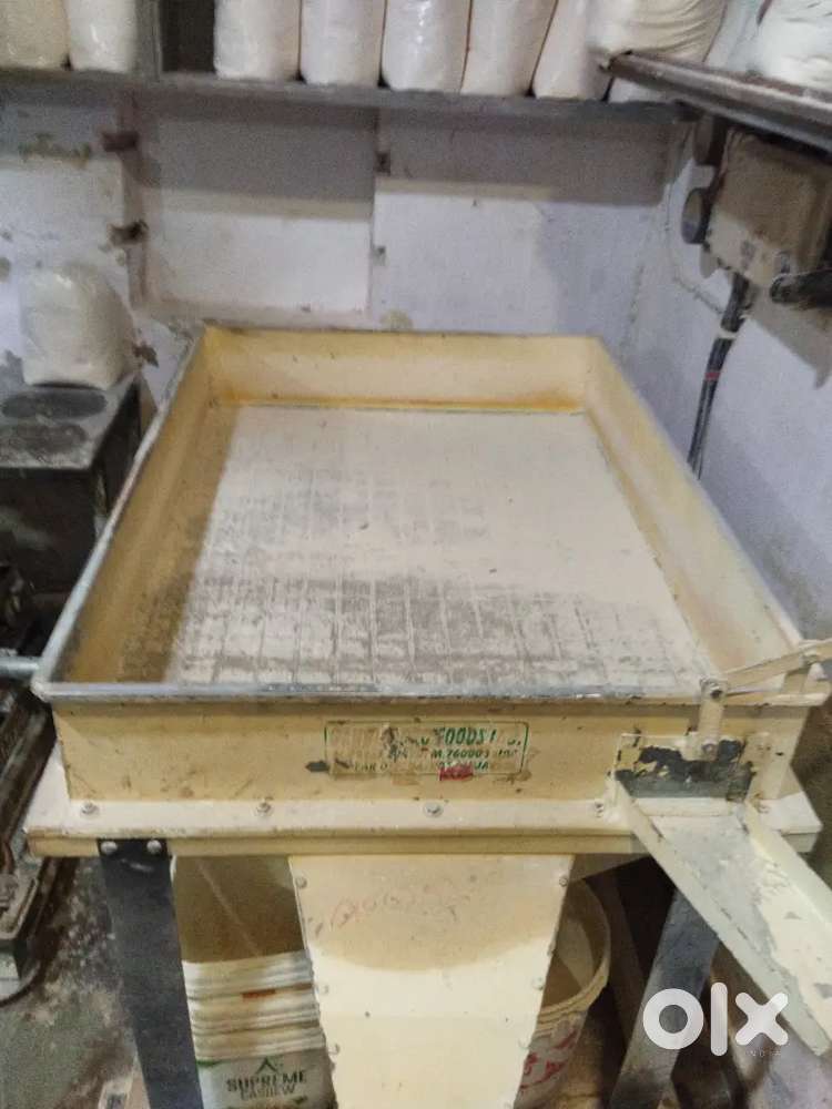 Ataa charna (  आटा चनाने का मशीन)