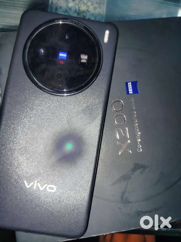 Vivo x200 12/256gb Brand new condition.