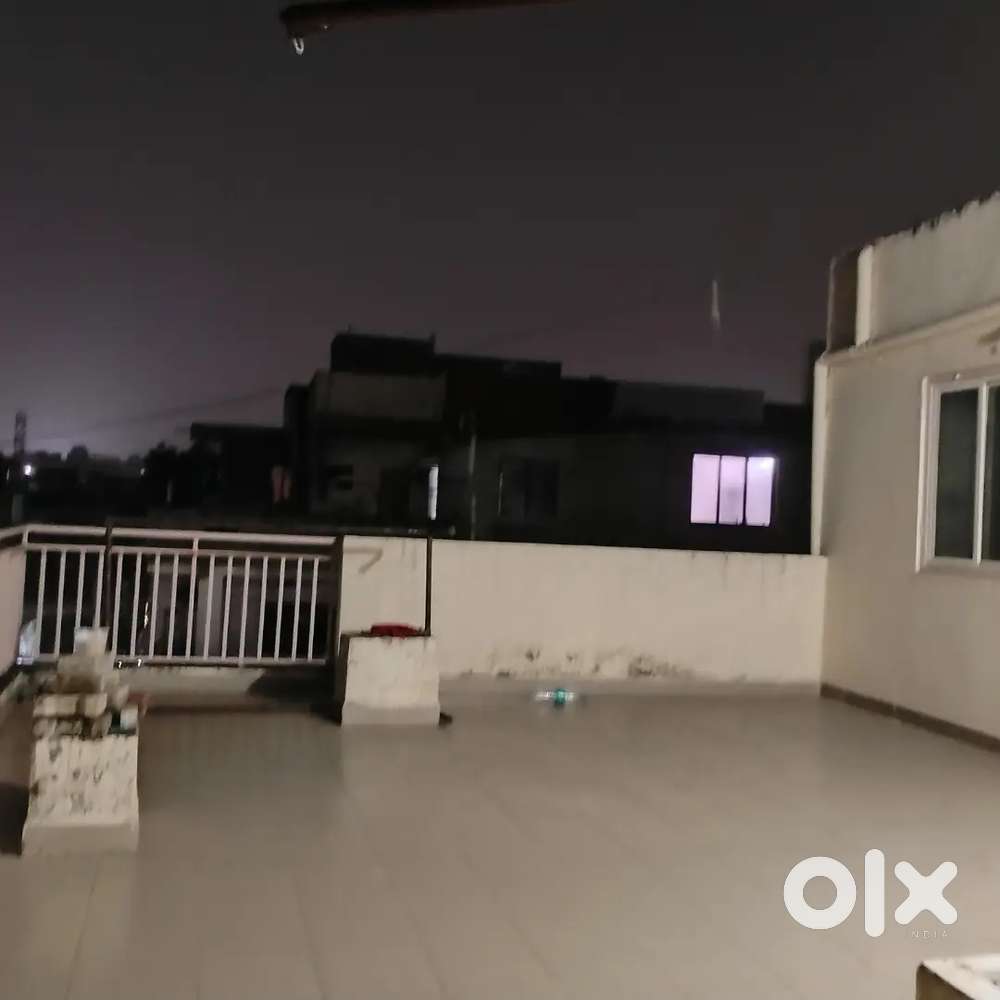 Looking for a flatmate for my replacement