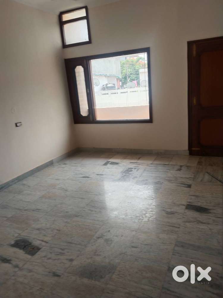 1 KANAL HOUSE Renovated 3bhk