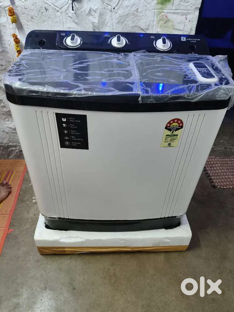 Realme Techlife 7 kg semi automatic washing machine.