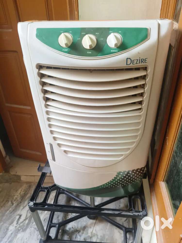 Cooler with stand