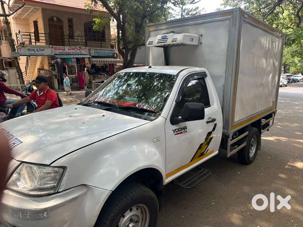 Cold van reefer pick up bolero yellow board