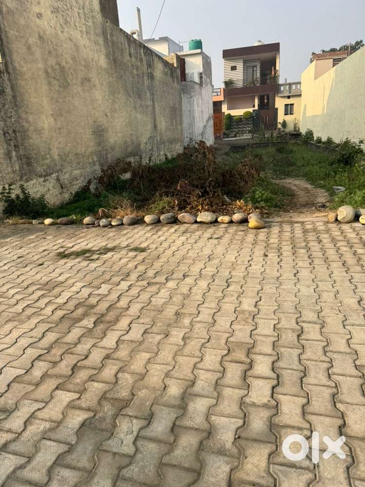 Plot sale in main gulmohar city