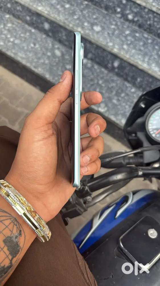 Vivo_V40 8 128 gb storage  all good condition water proof
