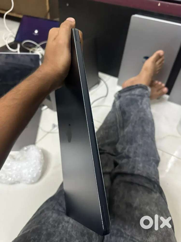 Macbook Air M2 8gb ram 256gb ssd With Original Charger