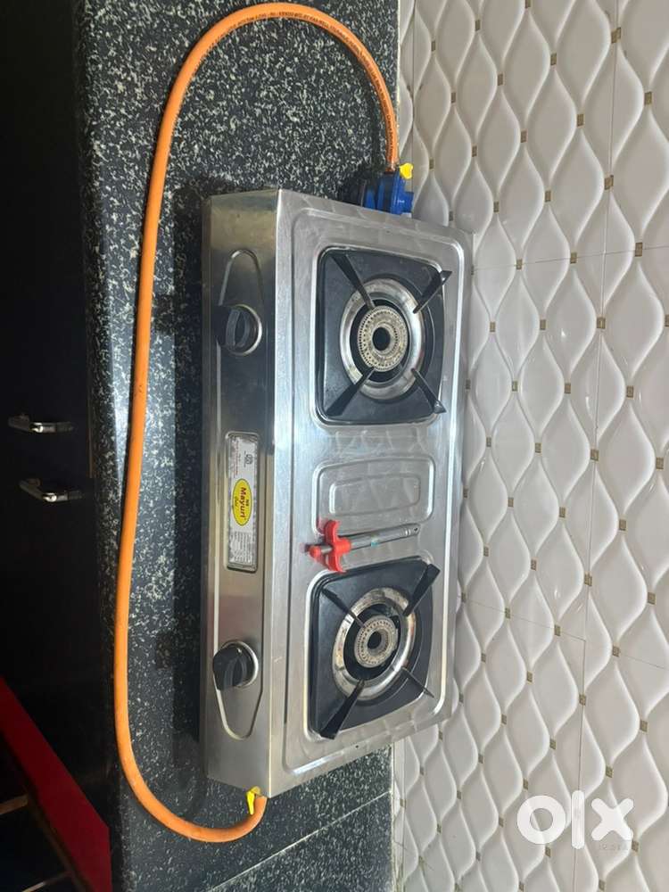 2 Burner Gas Stove – Excellent Condition (3 Months Used)