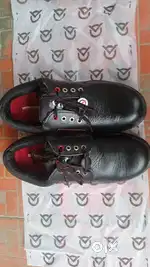 Safety shoes useing in factory