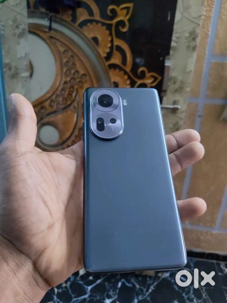 Oppo Reno 11 5g.    8+8/256 gb
