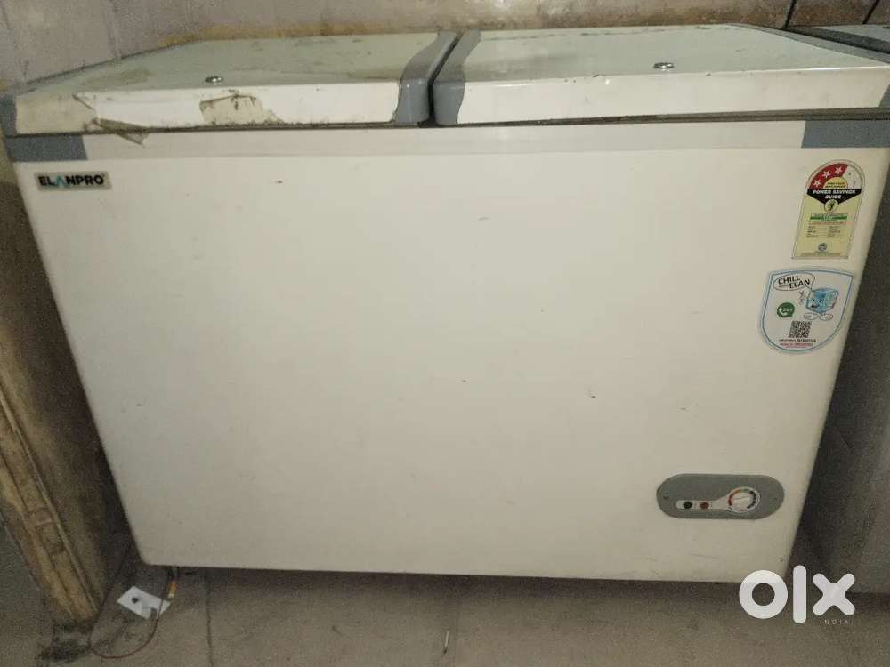 Double door refrigerator