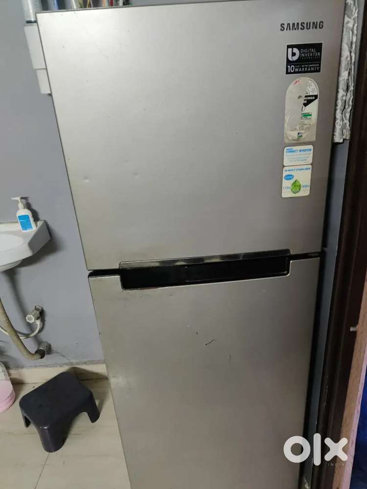 Double door refrigerator