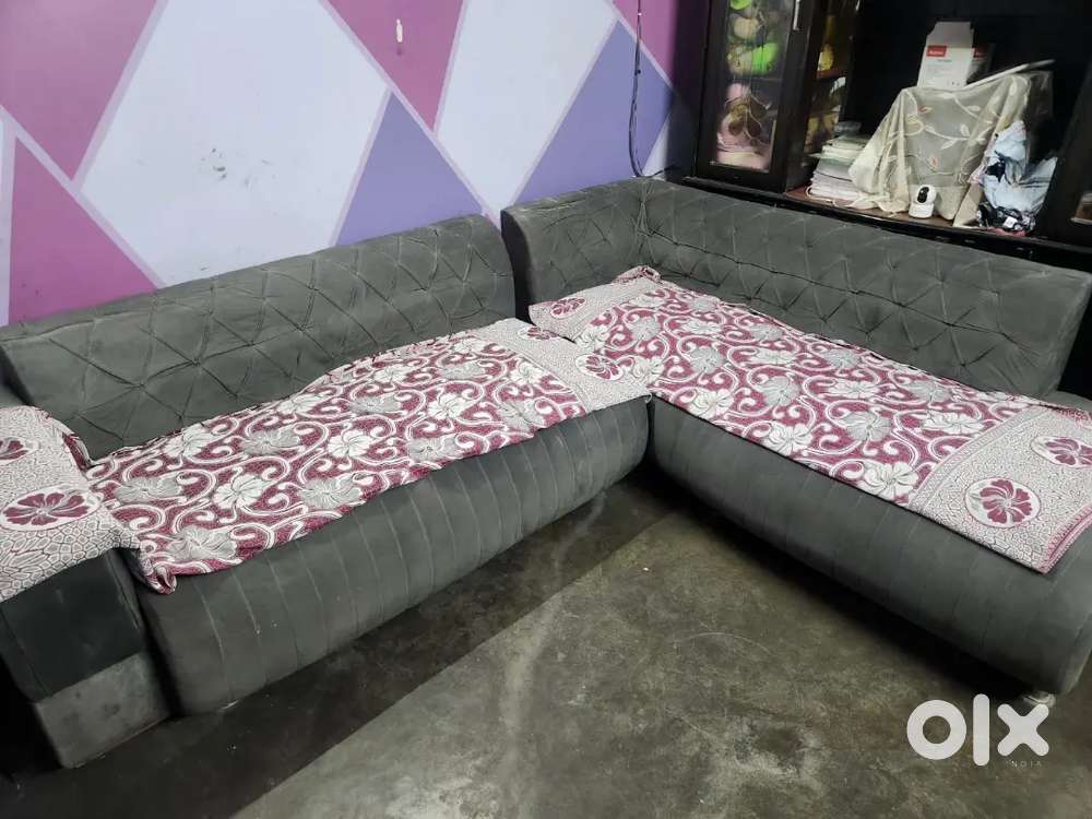 5 seater sofa and table