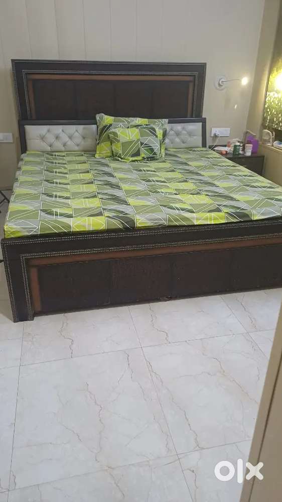 Luxury bed with wooden antique carving