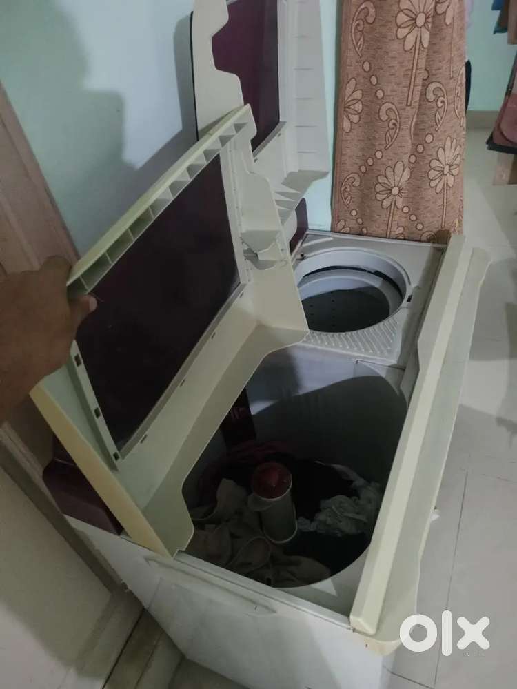 Whirlpool semi automatic washing machine