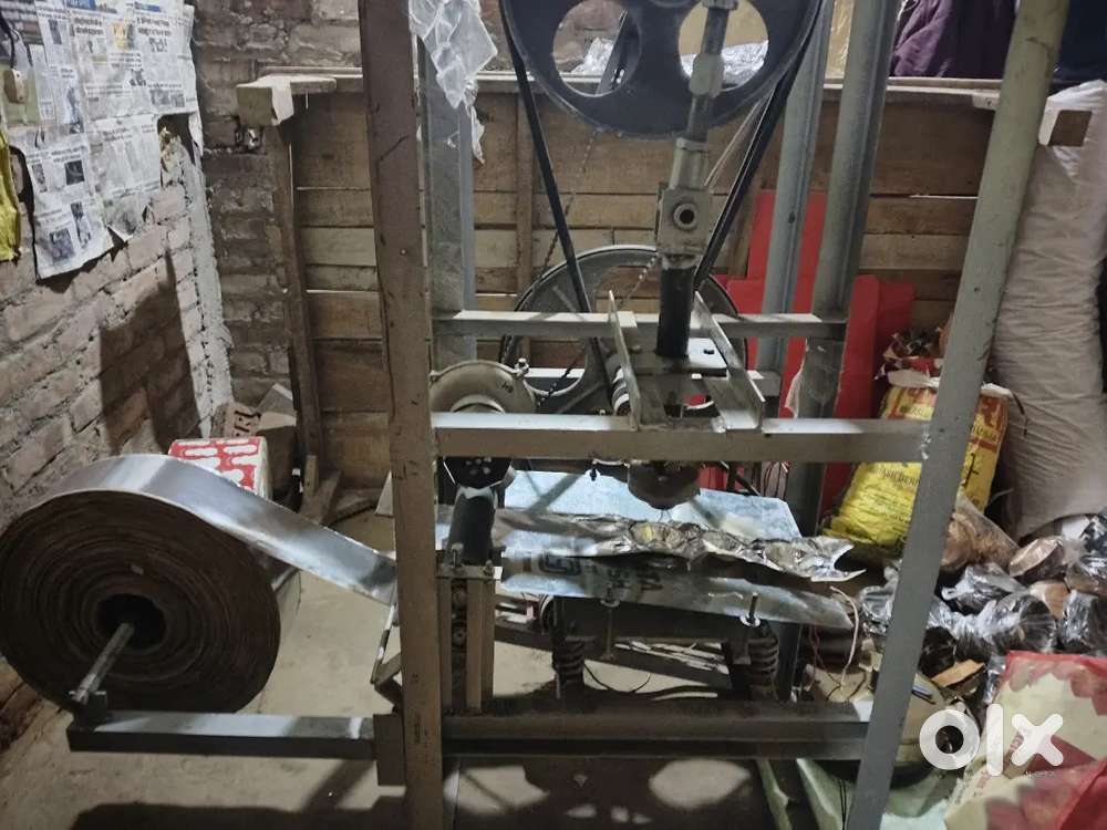 Urgent Sell: Single Die Paper Plate Machine Condition - चालू हालत में