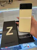 Selling SAMSUNG Galaxy Z Flip 3 5G, One Month Old, Mint Condition,8/12