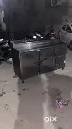 Commercial makeline fridge 5’