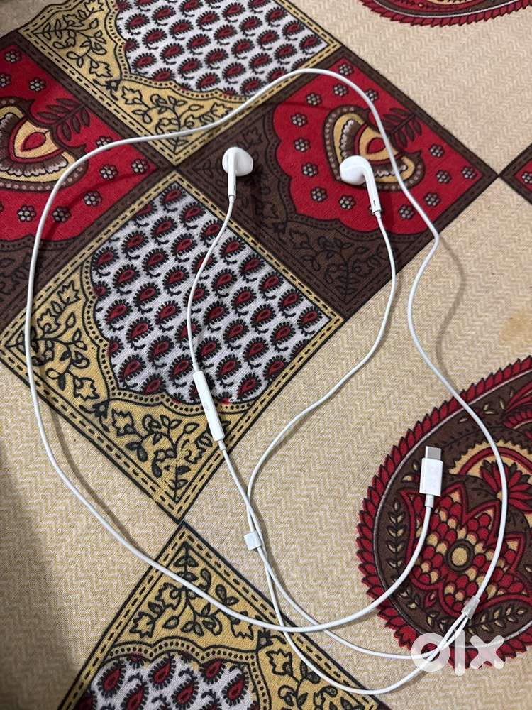 iPhone original earphone