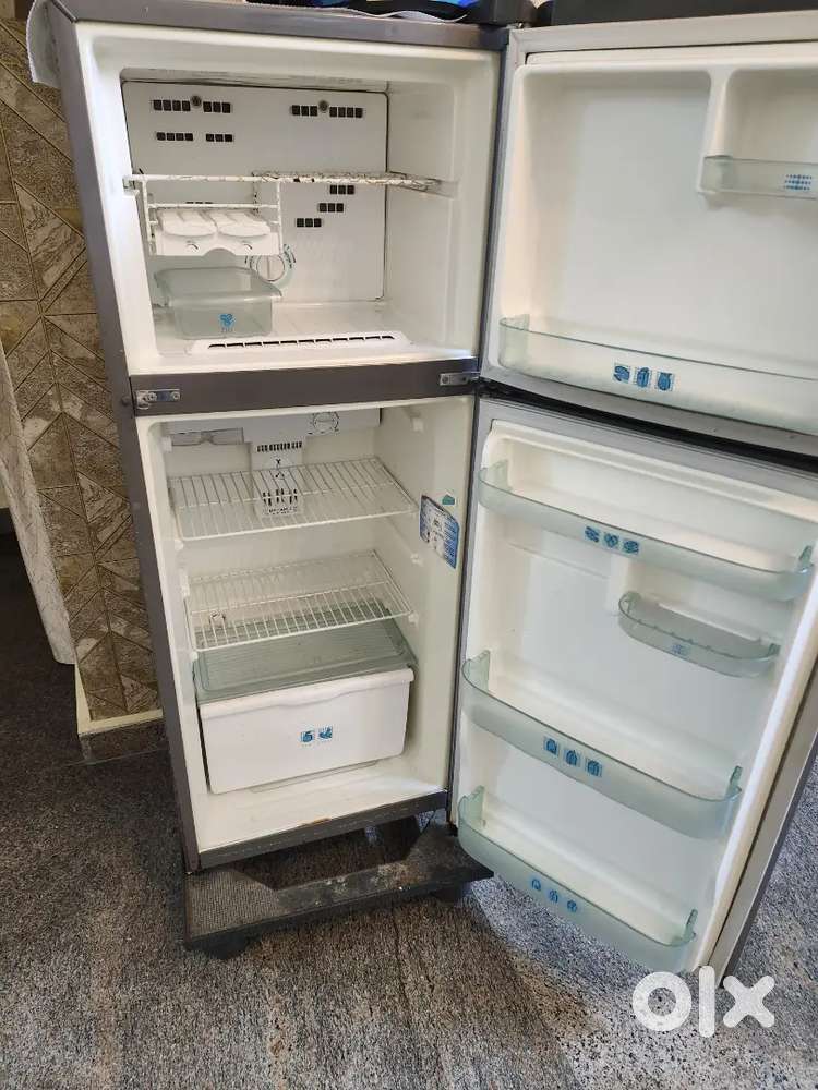 Whirlpool double door refrigerator 220liters 2008 model