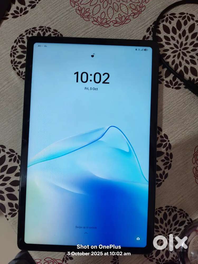 Realme pad 2 with 4g sim card..10 days old only