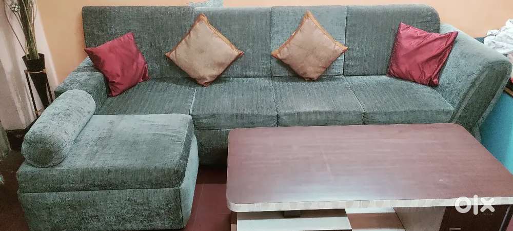 Sofa set with table