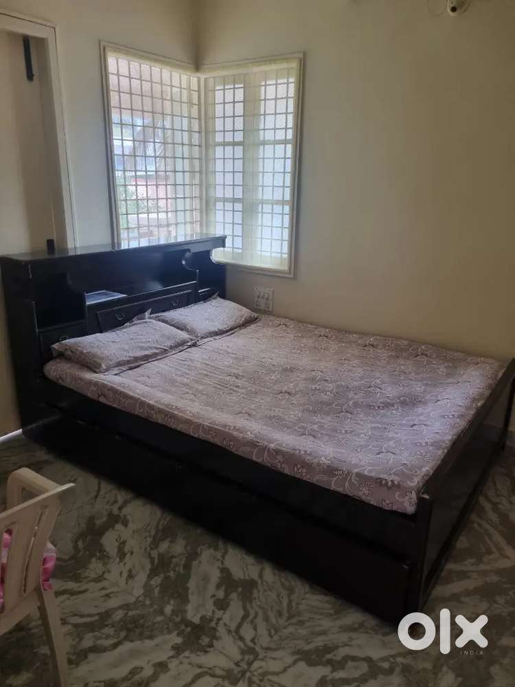 2 Double Beds & Dining Table