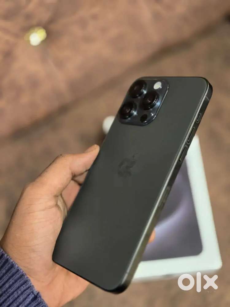 Iphone 15pro natural colour condition is very good 256gb with box