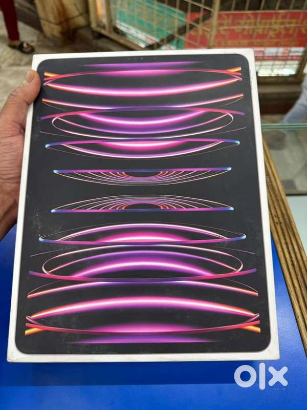 Apple ipad pro 4. 11inch M2 chip new like256gb. Wifi 5g With 3months