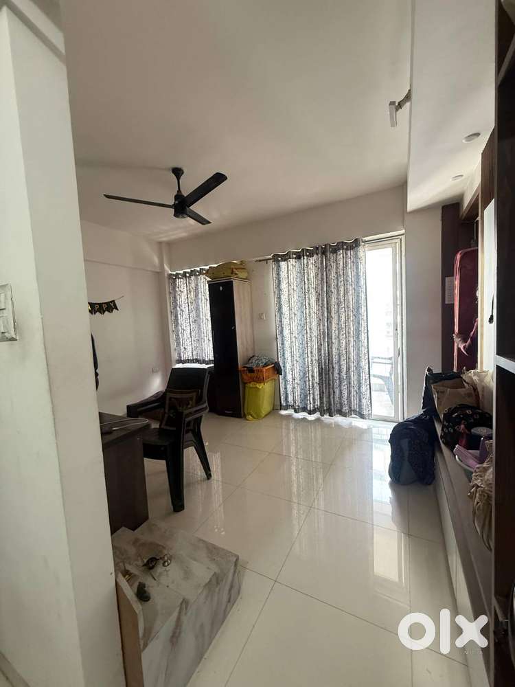 Need female tenant at 2BHK in wakad