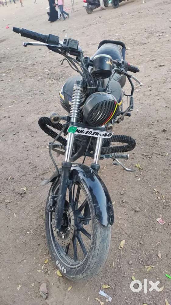 Bajaj avenger 150 street