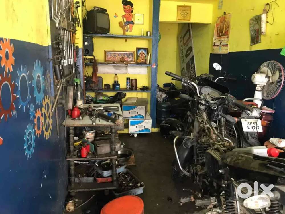 Required bike mechanic for bike accessories shop