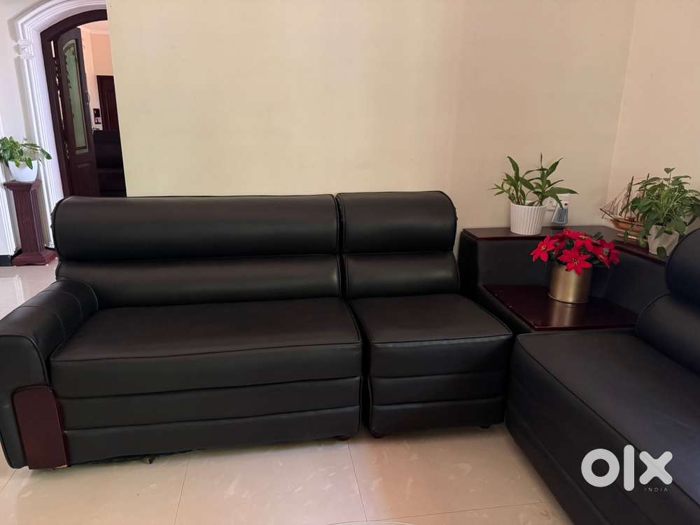 Premium Black Leather Sofa Set – Excellent Condition