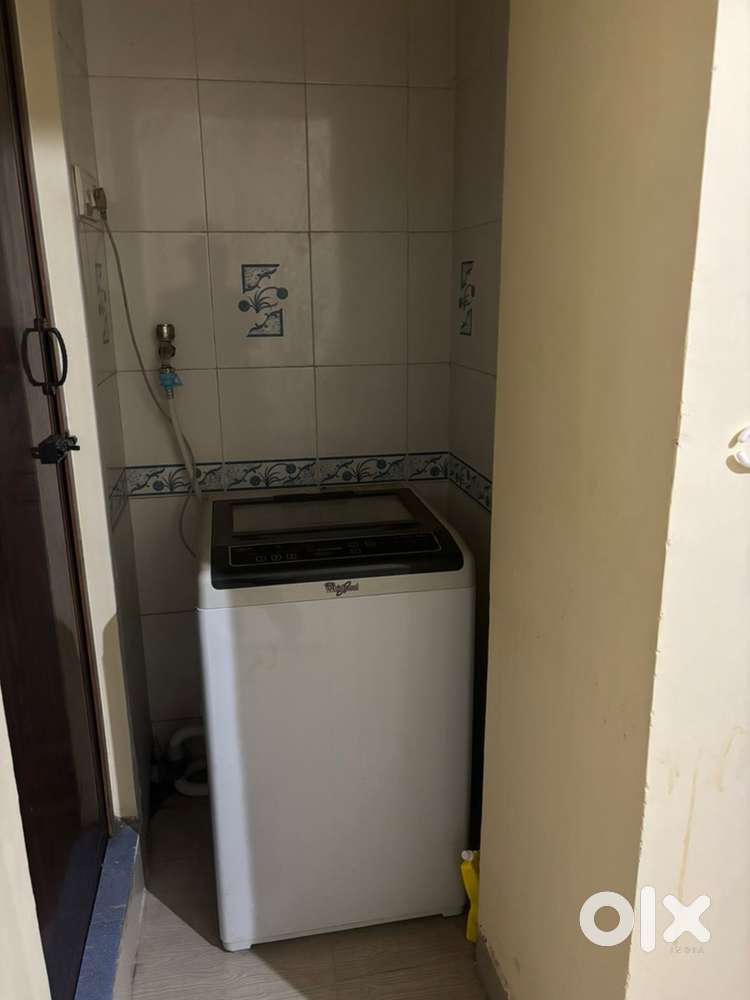 2 BHK flat.. 1 Male Flatmate Required.. Separate rooms.. for bachelors