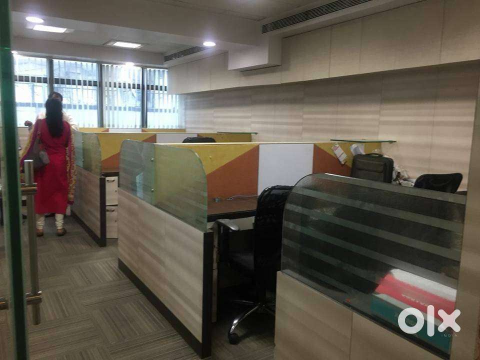 325 sq/ft office space available in Feroze Ghandhi Market very nice