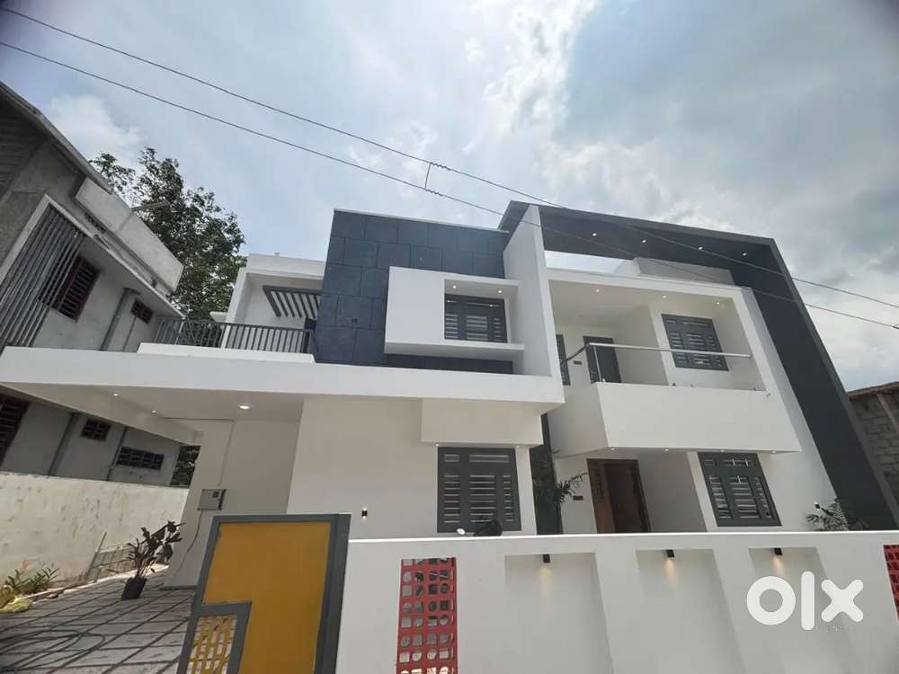 5 cent 4 bhk @ Sreekaryam POTHENCODE