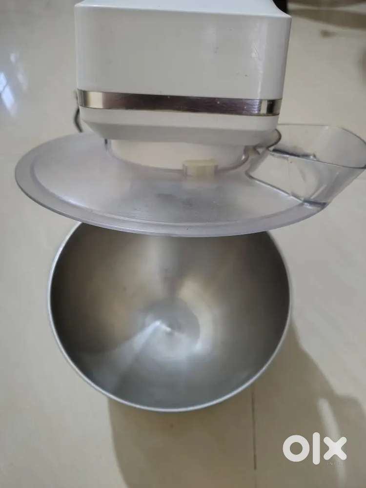 Dough making machine