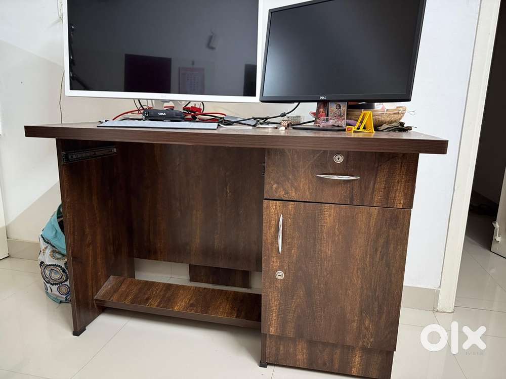 Study and office table and can be used as computer table