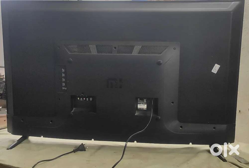 MI 50 INCH SMART ANDORID TV SALE ONLY SINGLE MINOR LINE HAI