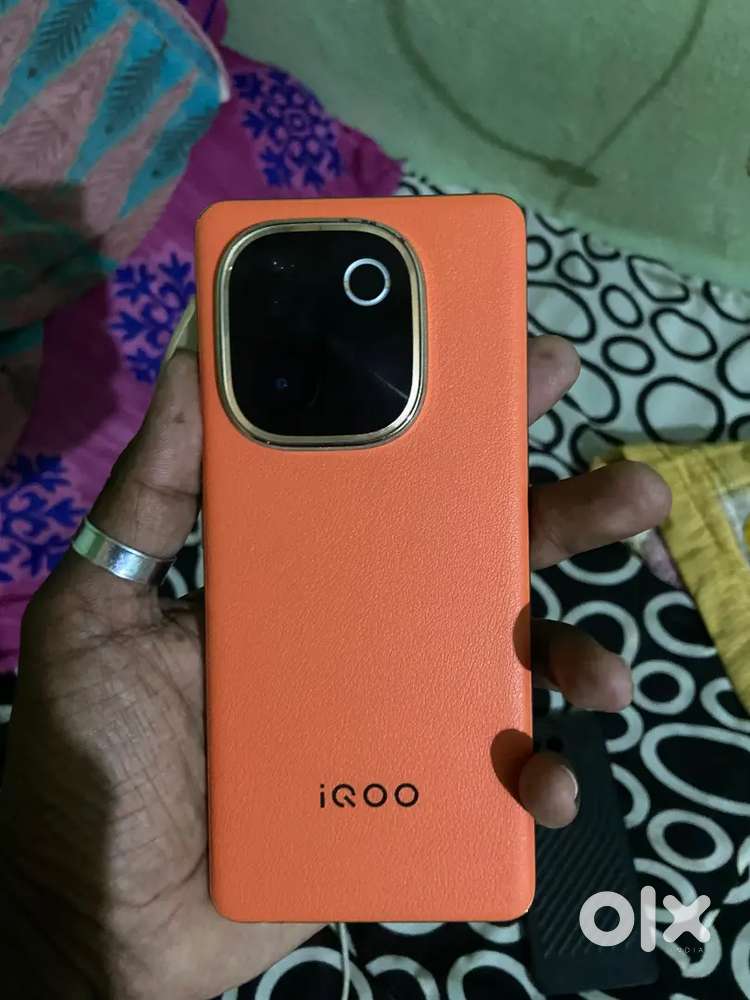 iQOO z9s Pro 8+128gb mobile only charger available mobile phone