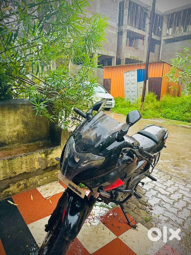 Pulsar 220