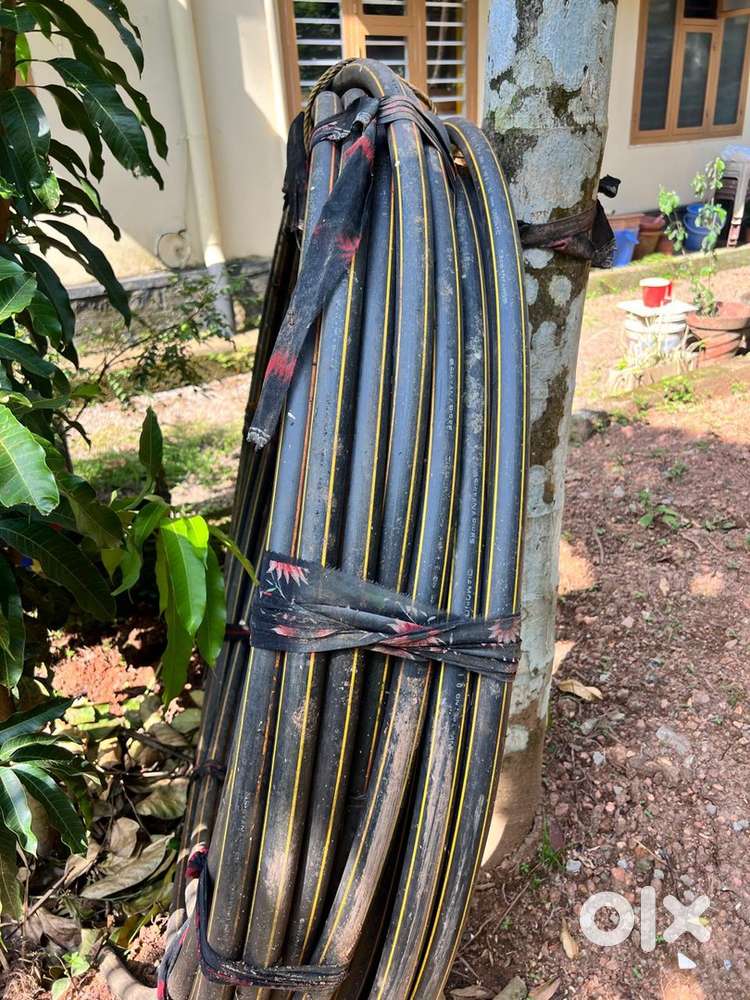 Black Pipe with Yellow Line – 30 Mtr – Good Condition