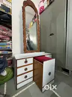 Dressing table mirror ड्रेसिंग टेबल दर्पण